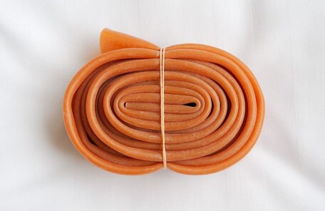 大2m。家でしっかり使いたい人に選ばれている、長さ2mのゴムチューブ