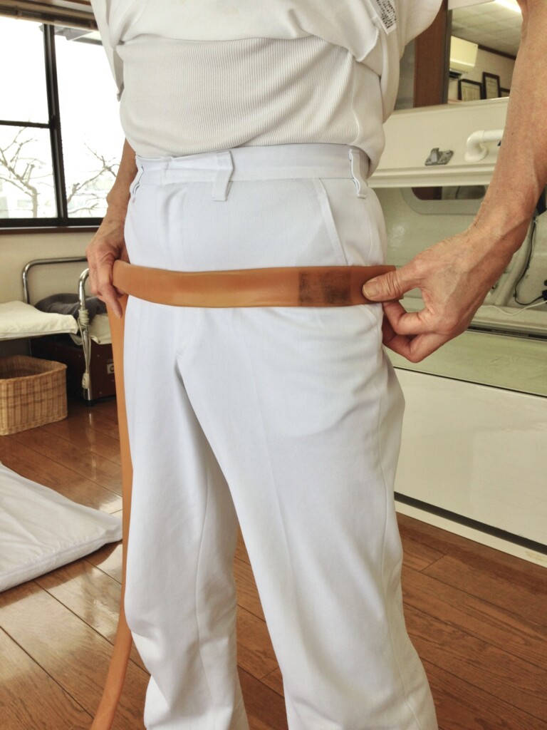 骨盤ゴムチューブ大2mの巻き始め