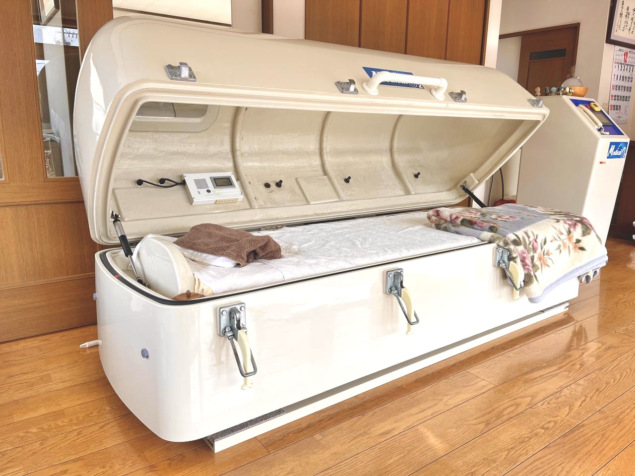 長野県諏訪市豊田の治療院藤森に設置されている酸素カプセルです。